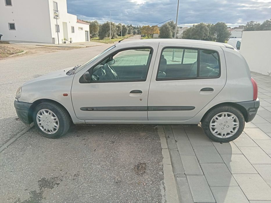 Renault clio em bom estado