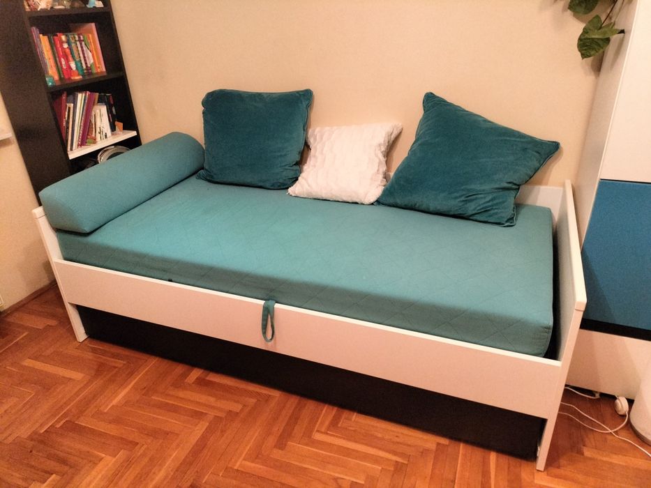 Łóżko z materacem