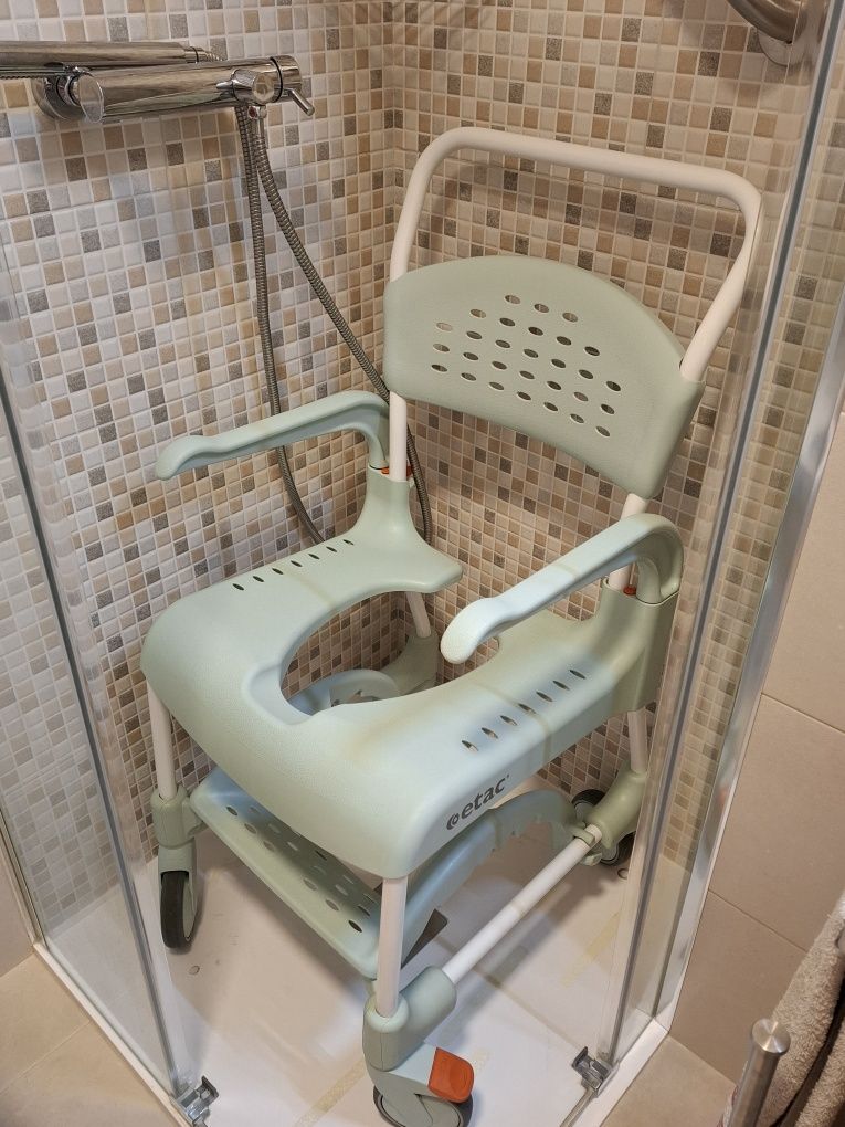 Cadeira Sanitária e Banho com rodas - ETAC CLEAN NOVA