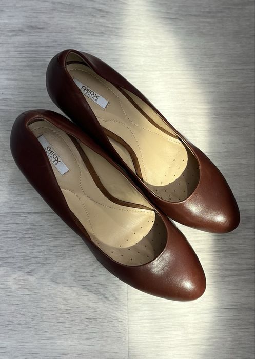 Продам шкіряні туфлі Geox 38р оригінал