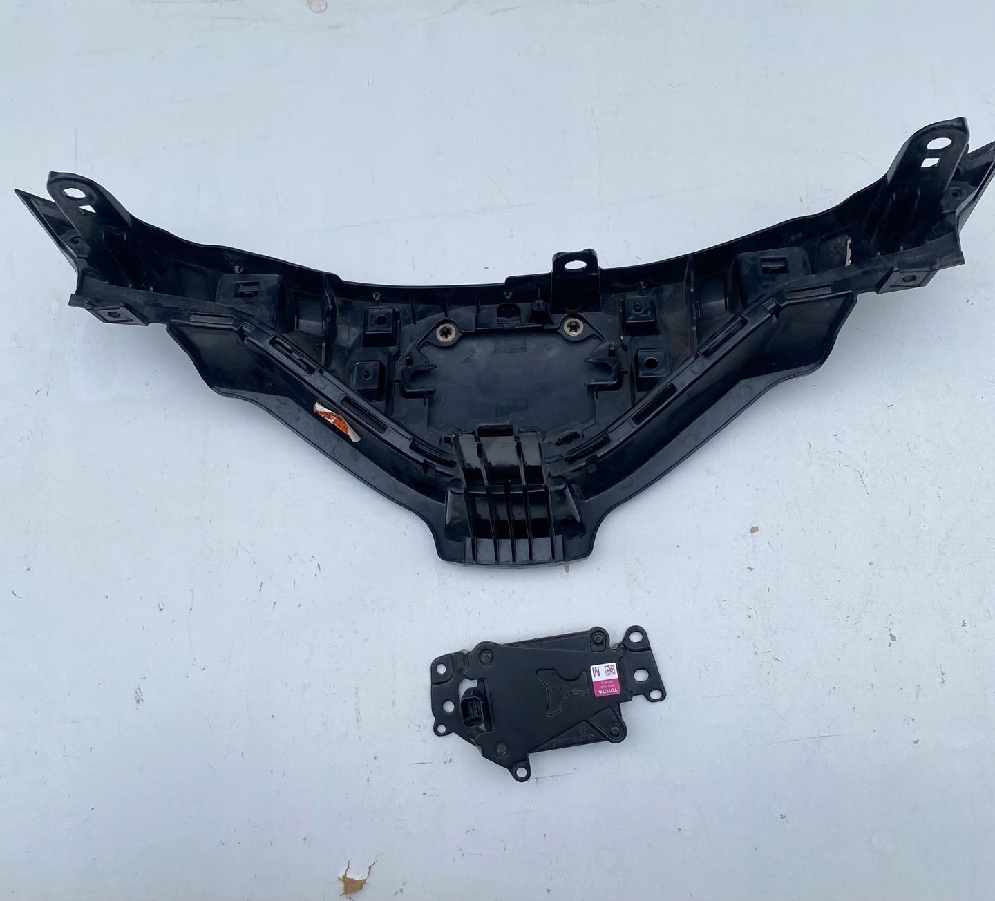 ATRAPA Toyota CHR przed lift hybryda  radar