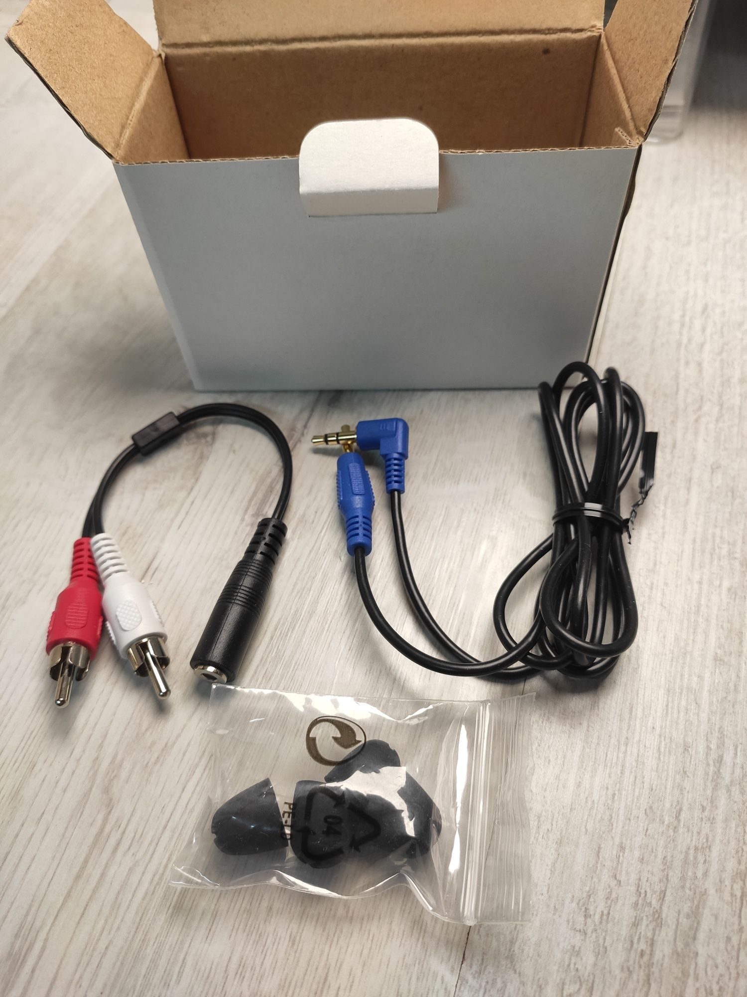 Słuchawki bezprzewodowe douszne dla Seniora Thomson WHP6309BT 4 w 1