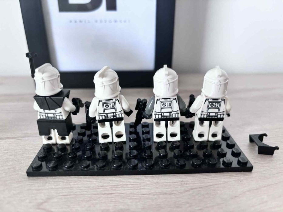 Lego star wars 8014 clone trooper battle pack.