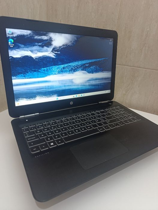 HP Pavilion 15 (i5-8300H - 16GB RAM - 1TB SSD - GeForce GTX 1050 4GB)