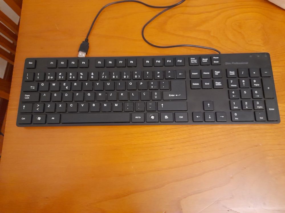 Vendo Desktop + Monitor + Teclado