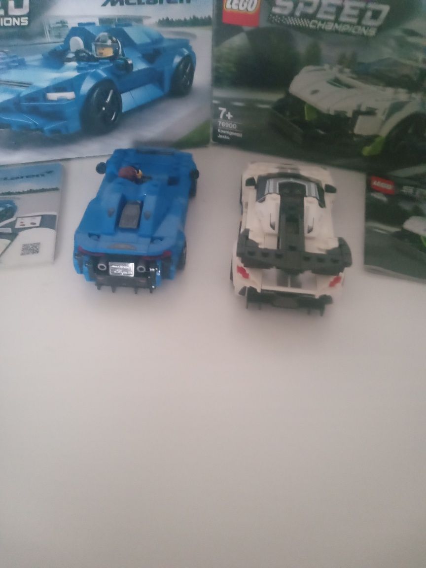 Dwa zestawy LEGO Speed Champions