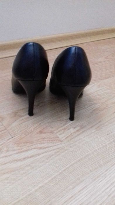 Czarne szpilki, rozmiar 37