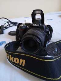 Nikon D60, com objectiva, carregador e manual