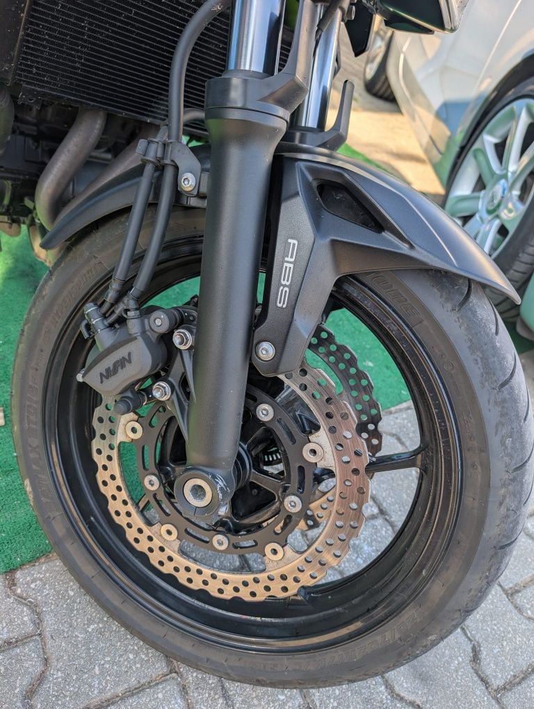 Kawasaki z650 como nova
