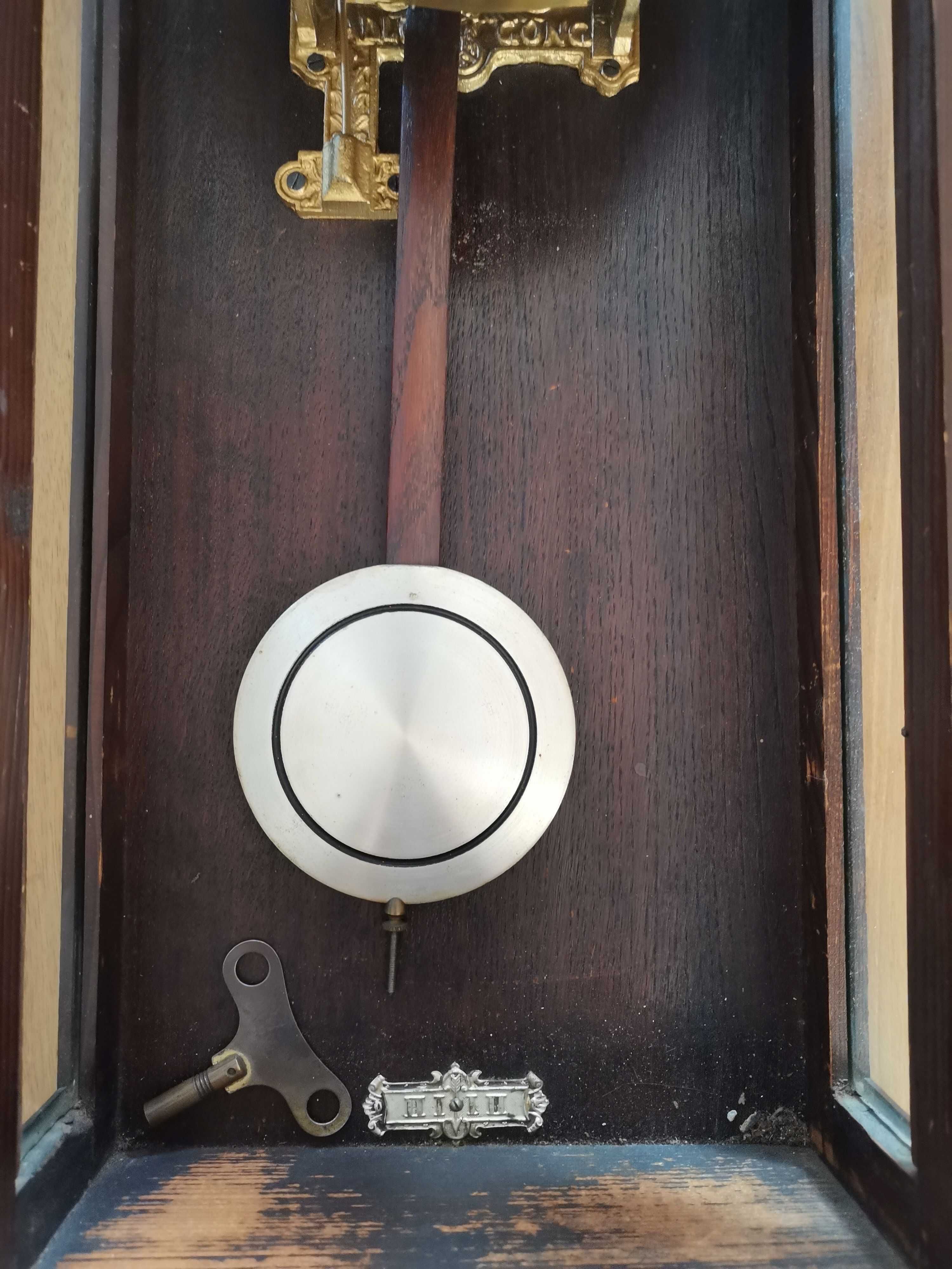 Stary drewniany bijący zegar, z wahadłem,wysokość 78 cm