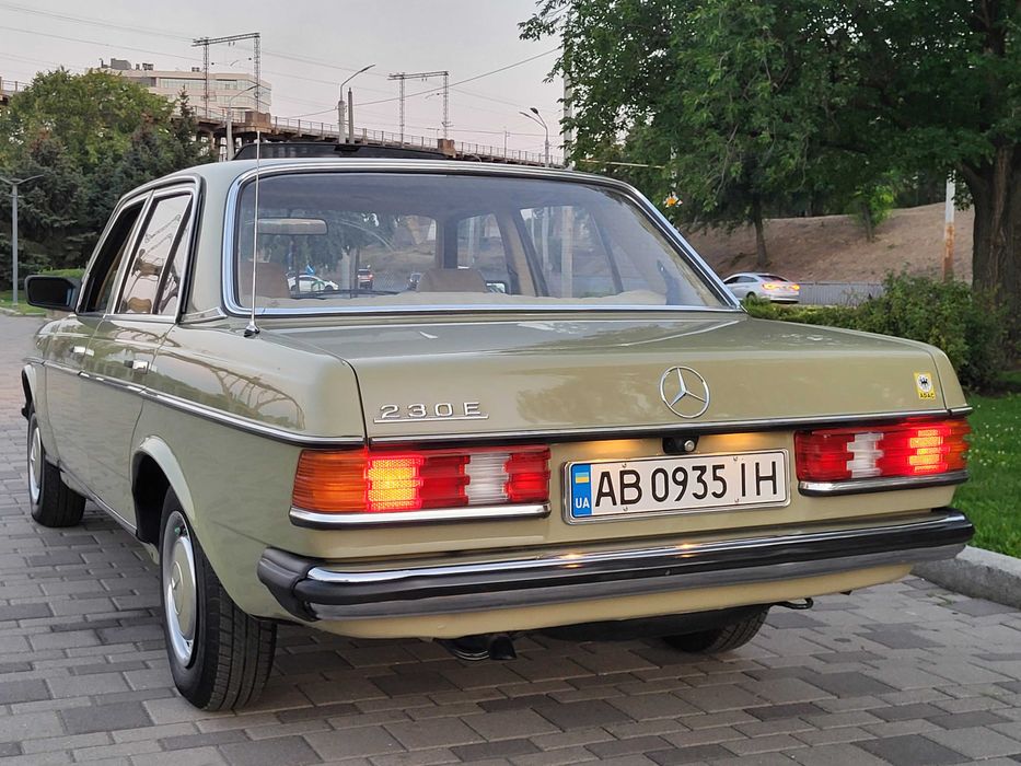 Mercedes. 123  Muzeum Old Cars Cypress Green