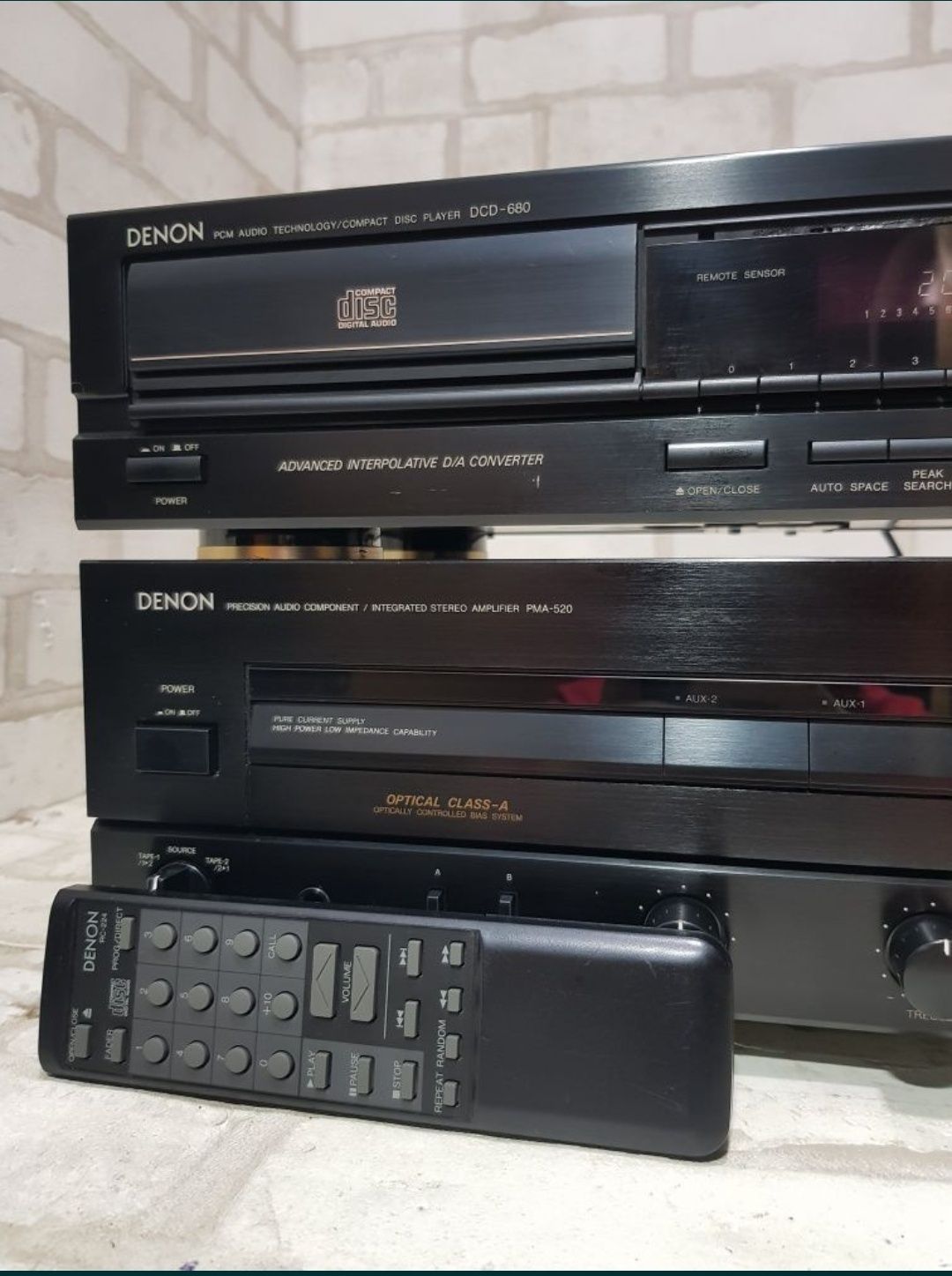 Пульт! Стійка підсилювач,CD програвач DENON PMA-520/DCD-680,б/у