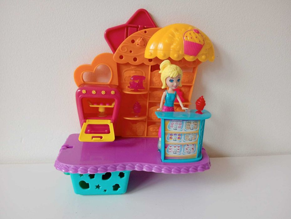 Polly Shopping Center