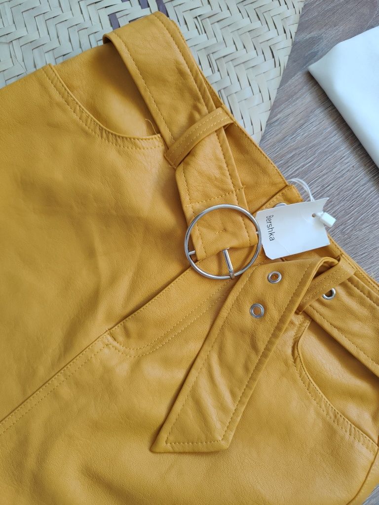 Musztardowa spódniczka skórzana Bershka nowa spódnica mini z paskiem