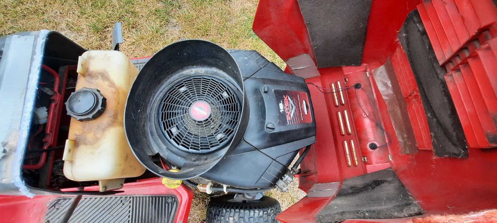 Traktorek-kosiarka Murray 18\102 z uszkodzoną skrzynią biegów