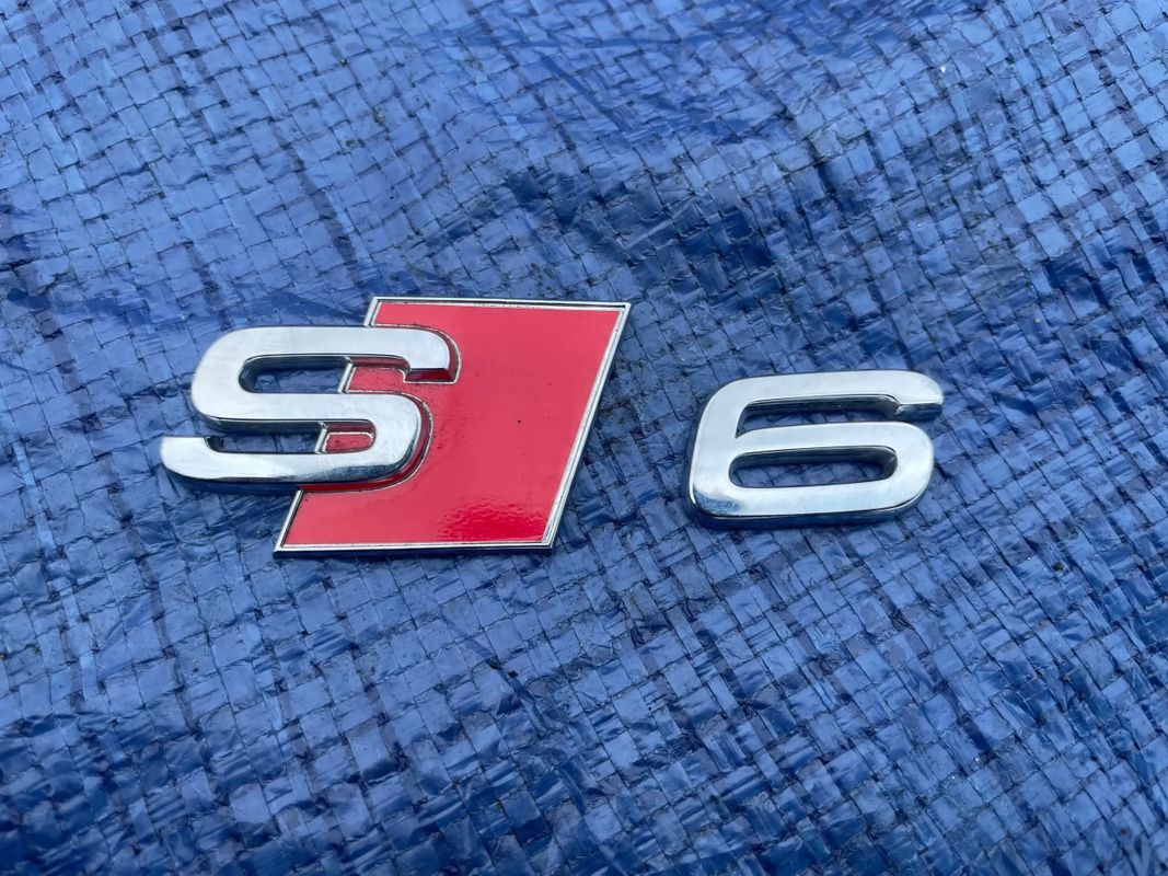 Emblemat Znaczek Napis Tył Audi A6 S6 Oryginał 4b