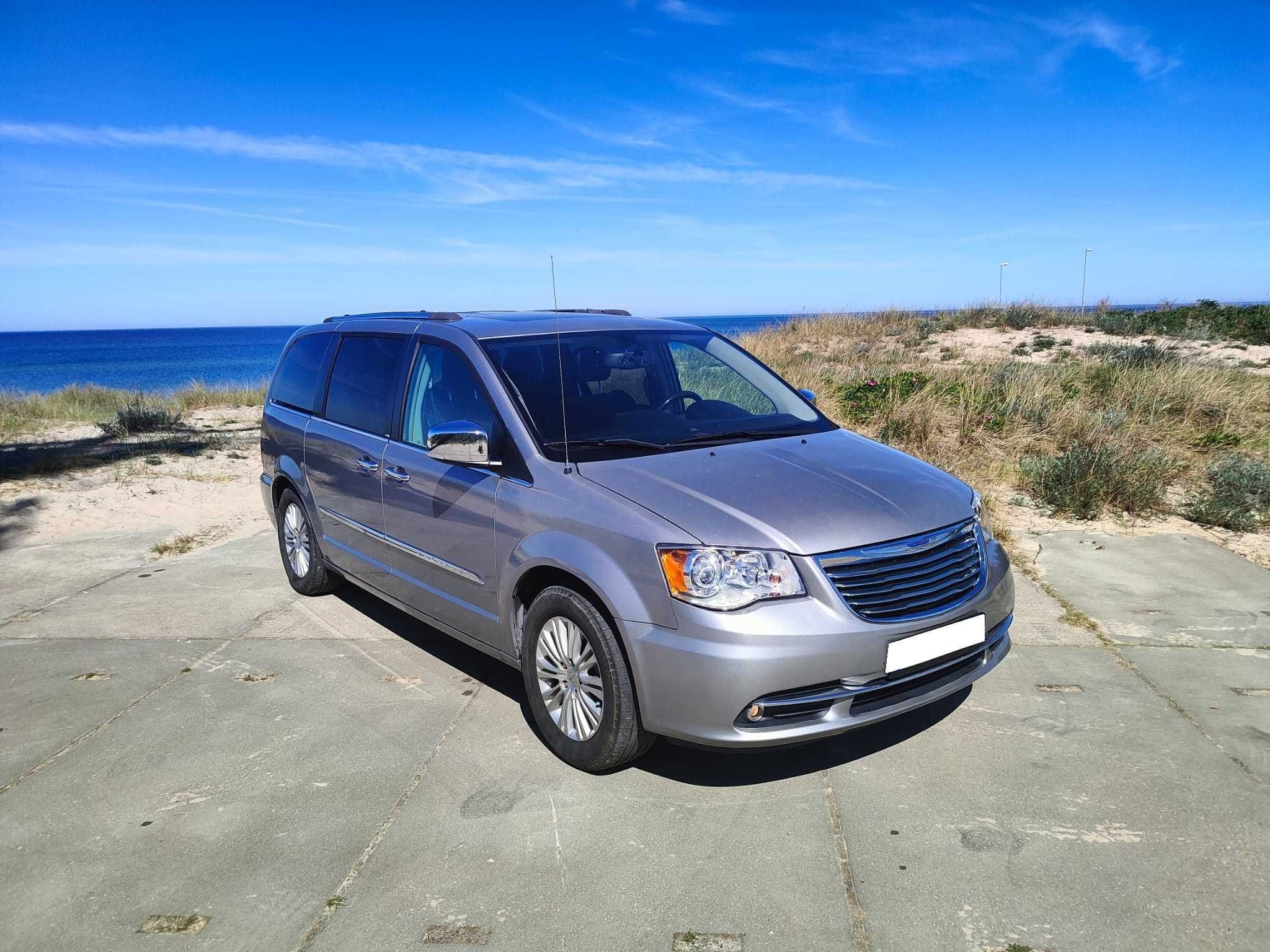 2014 Chrysler Town & Country Limited max wersja