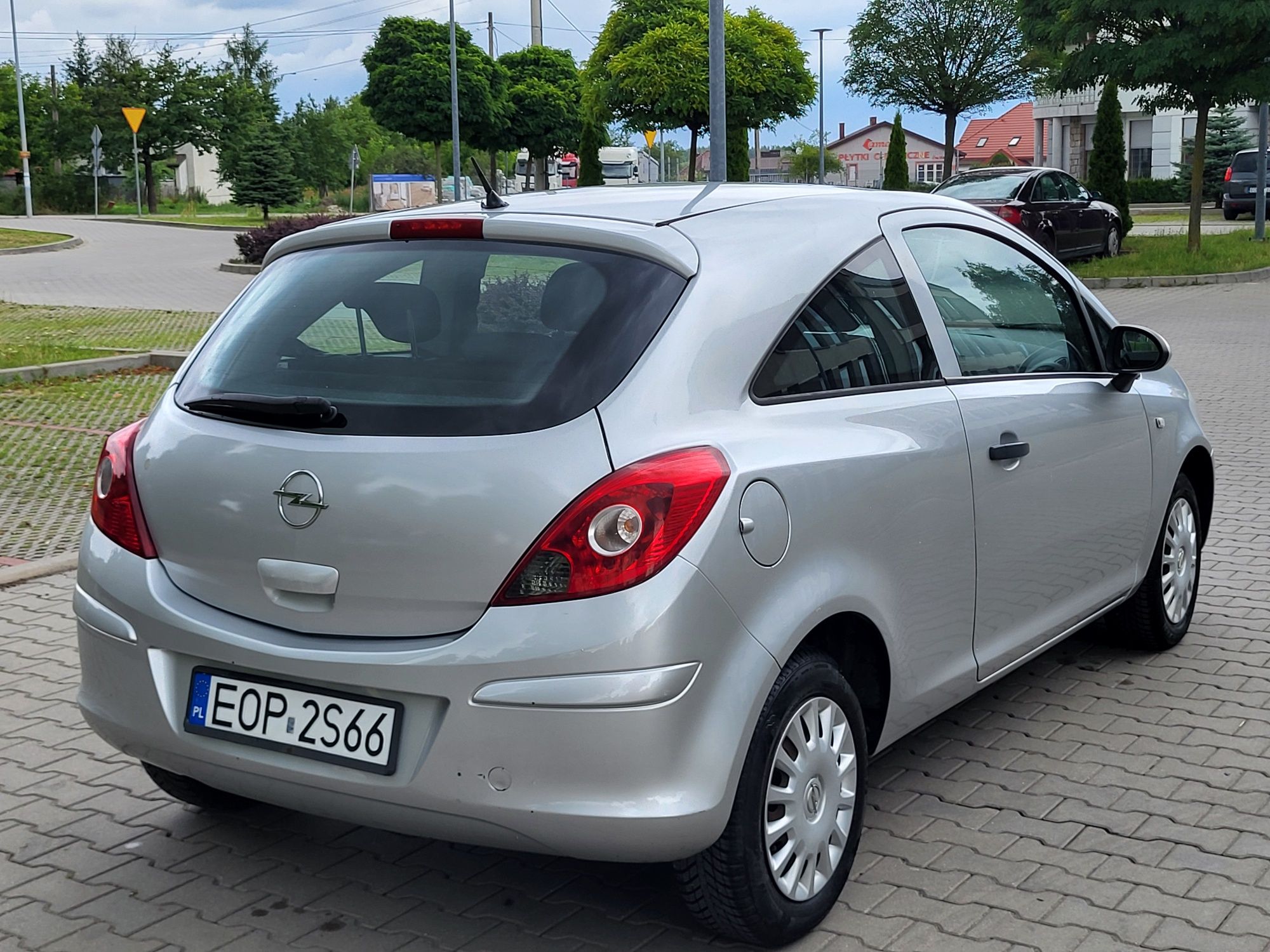 Opel corsa D 1.0 sprawna klima przebieg 180tys km