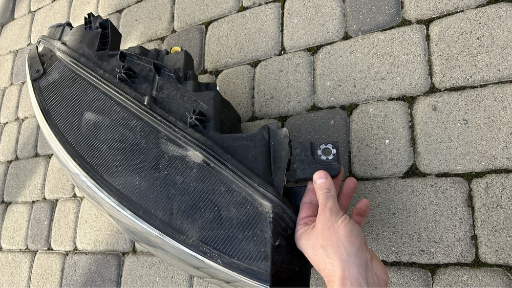 Vw id4 фара права передня