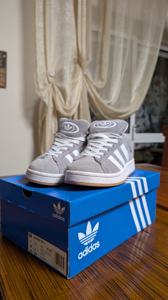 Adidas Campus 00s J  38.5

Vendo ténis Adidas Campus 00s