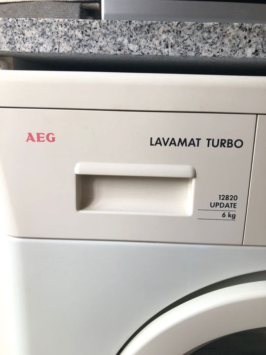 Máquina de lavar e secar roupa AEG 6 kg
