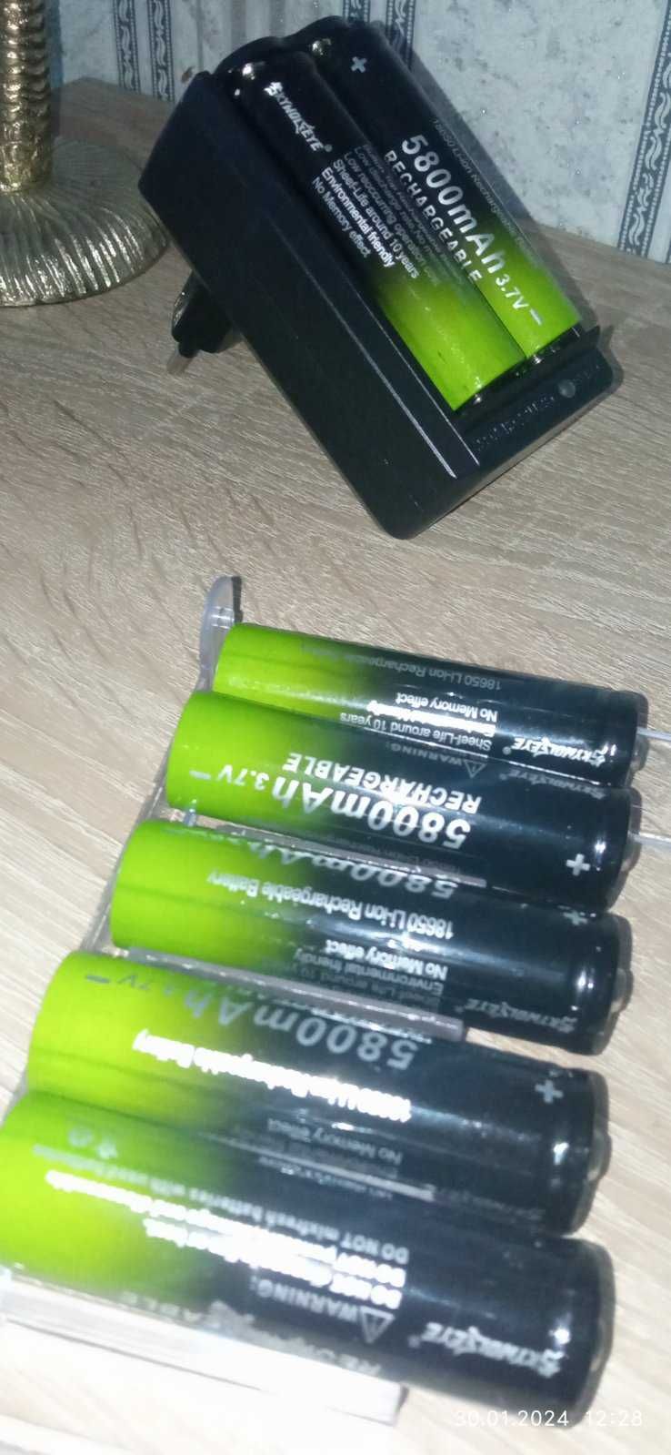 Зарядное устройство и + 7 батареек типа 18650 на 5800mAh 3.7v