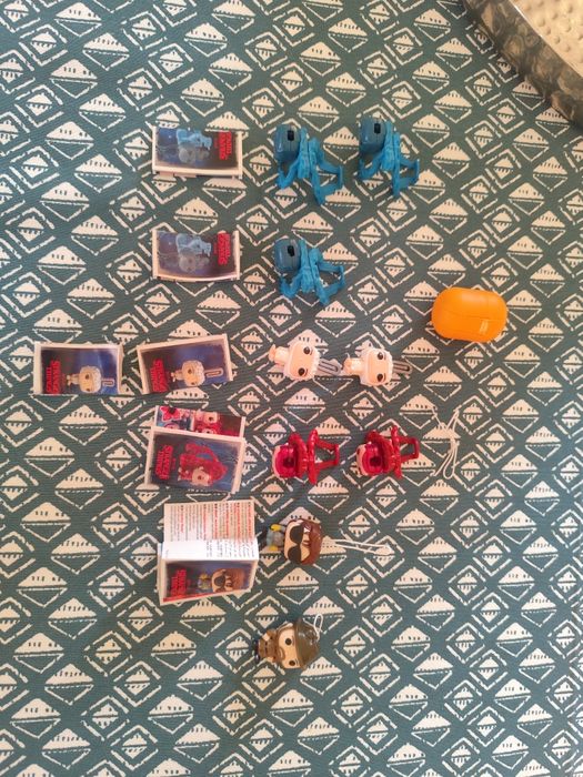 Kinder stranger things  vendo ou troco pelos que não tenho