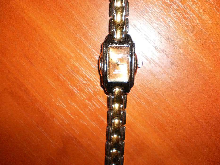 продам женские наручные кварцевые часы Omax