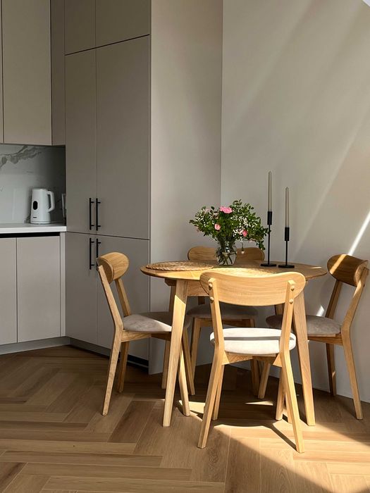 Okrągły stół- rozkładany stół dębowy- drewniany stół- dostępny od ręki