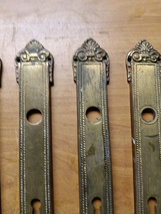 Szyldy do klamek z mosiądzu,