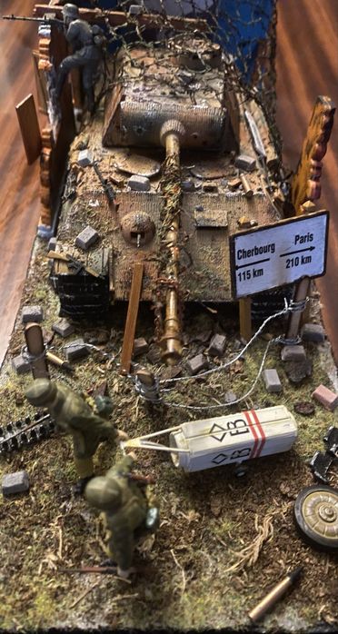 Танк Пантера у діарамі с піхотою 1:35