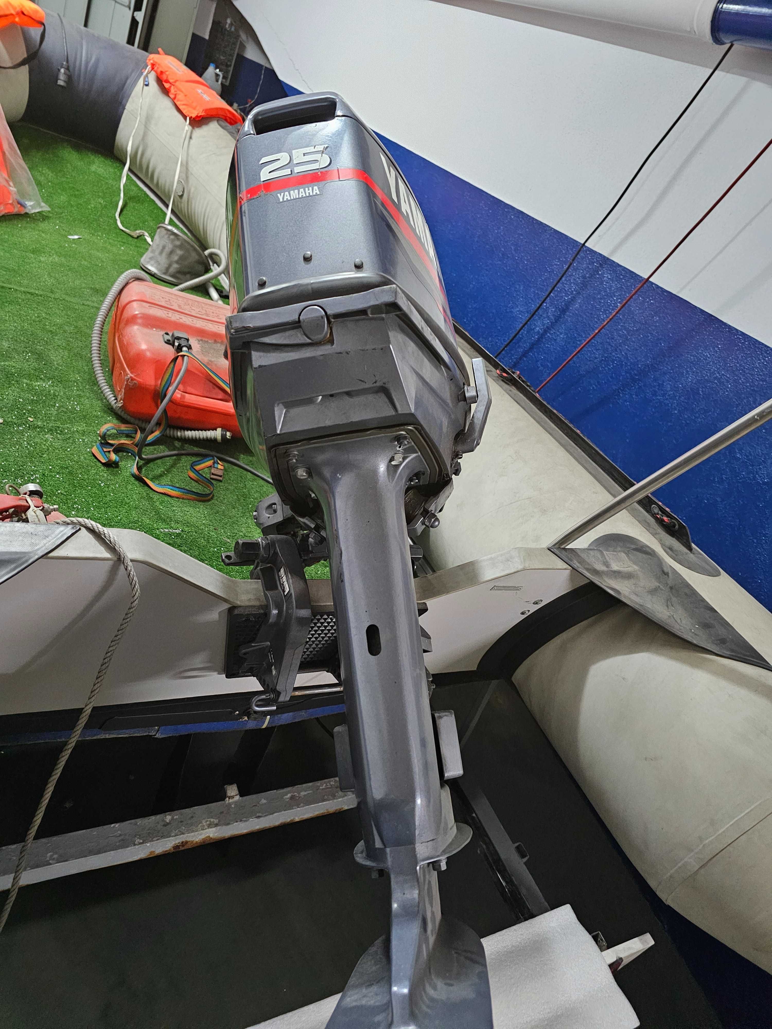 Barco Pneumático Yamaha com motor de 25hp
