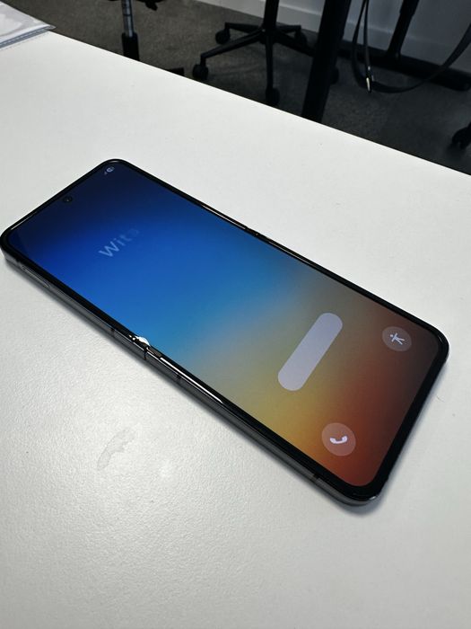 SAMSUNG Galaxy Z Flip 5