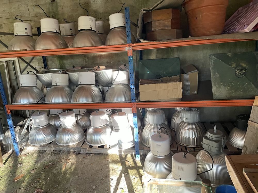 Candeeiros industriais com vidro e lampadas