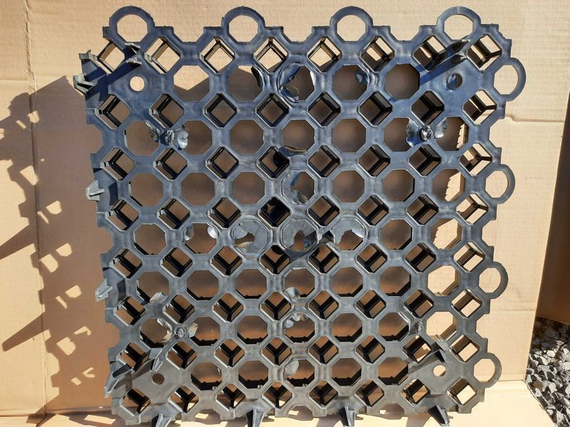 Kratka Parkingowa 50x50x4 czarna 2 gatunek