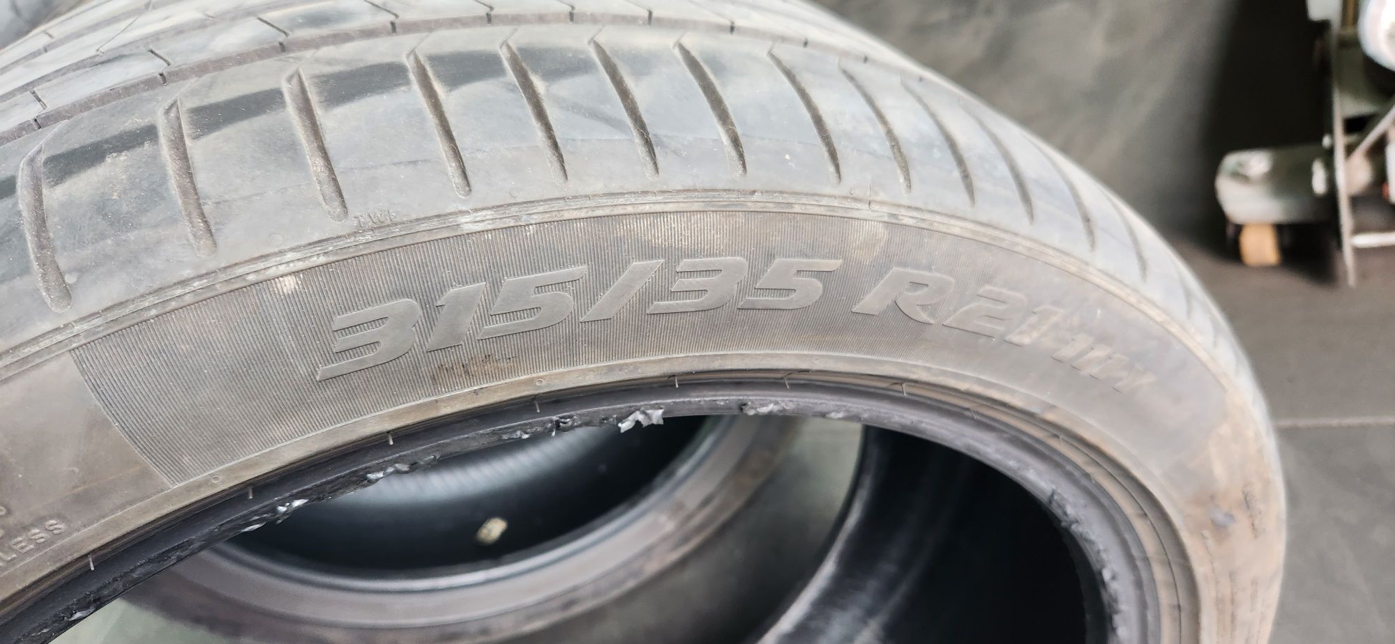 Продаються шини Pirelli PZero  для BMW X5

- **Передні**: