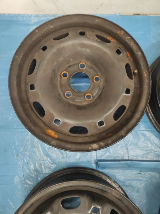 Felgi stalowe Stalówki VW Volkswagen Golf IV R 14 5x100 otwór 57,1 mm