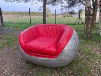 Czerwony skorzany fotel
