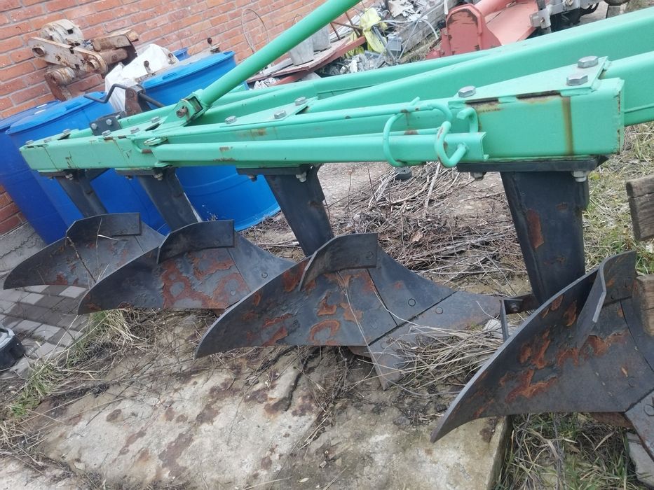 Плуг для  трактора