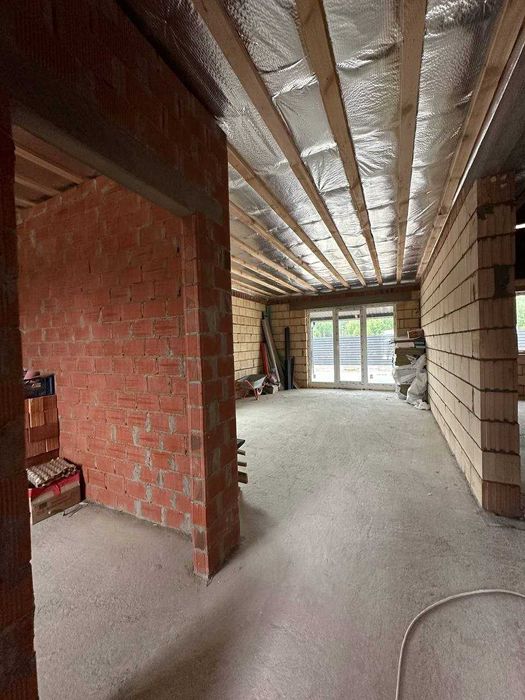 Одноповерховий будинок в Дмитрівці поруч ліс та центральна дорога