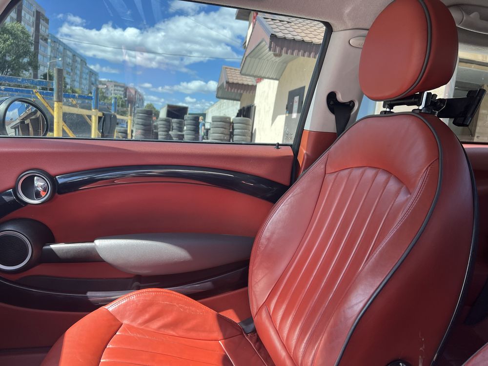 Продам авто Mini Cooper Hatch 2010