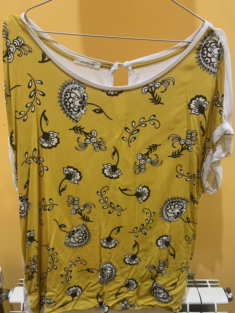 T-shirt mulher “Promod” tam. L estampado amarelo com flores e branca