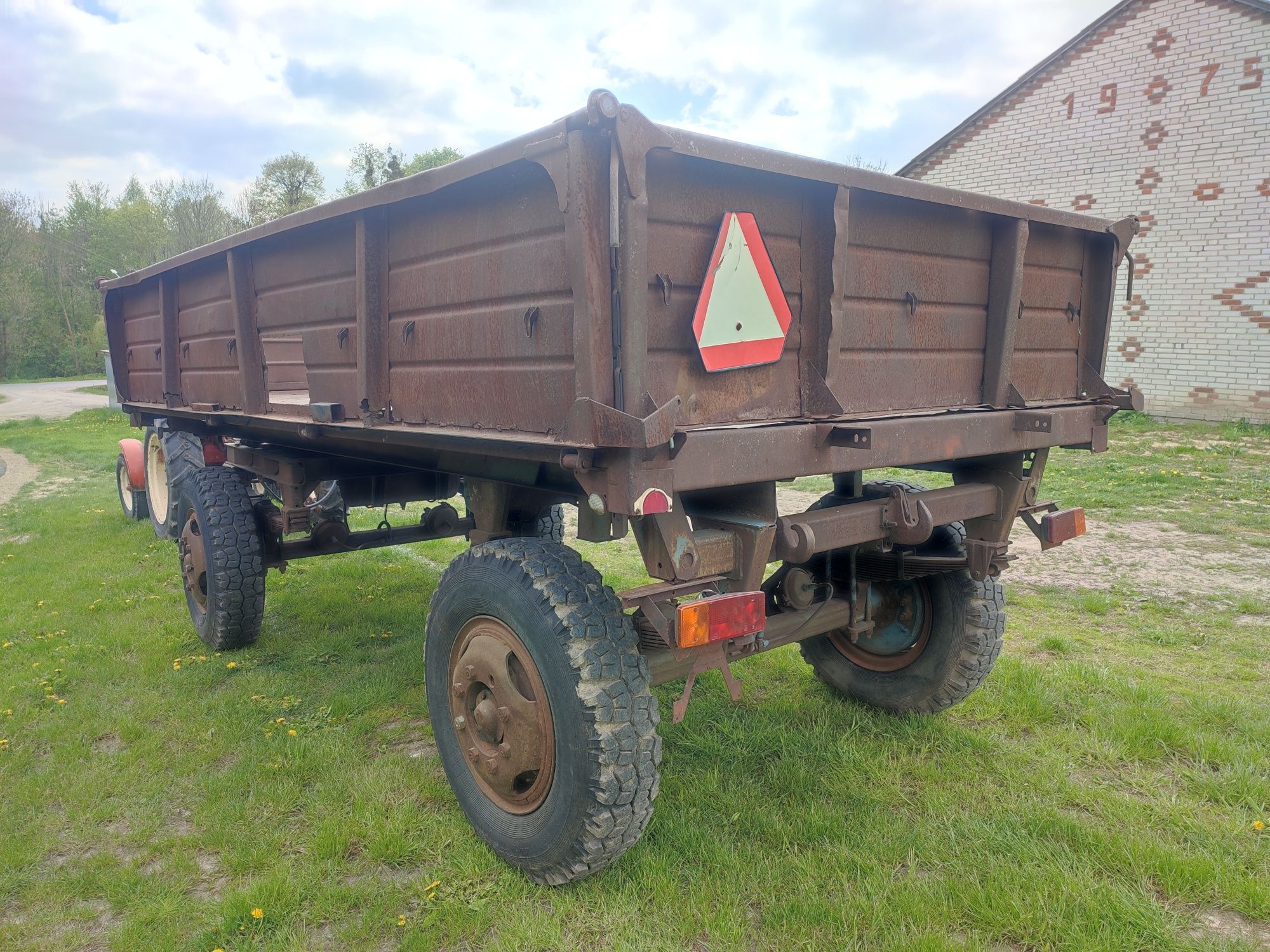 Przyczepa rolnicza XTV 6 ton wywrotka, 1992 rok,zarejestrowana.