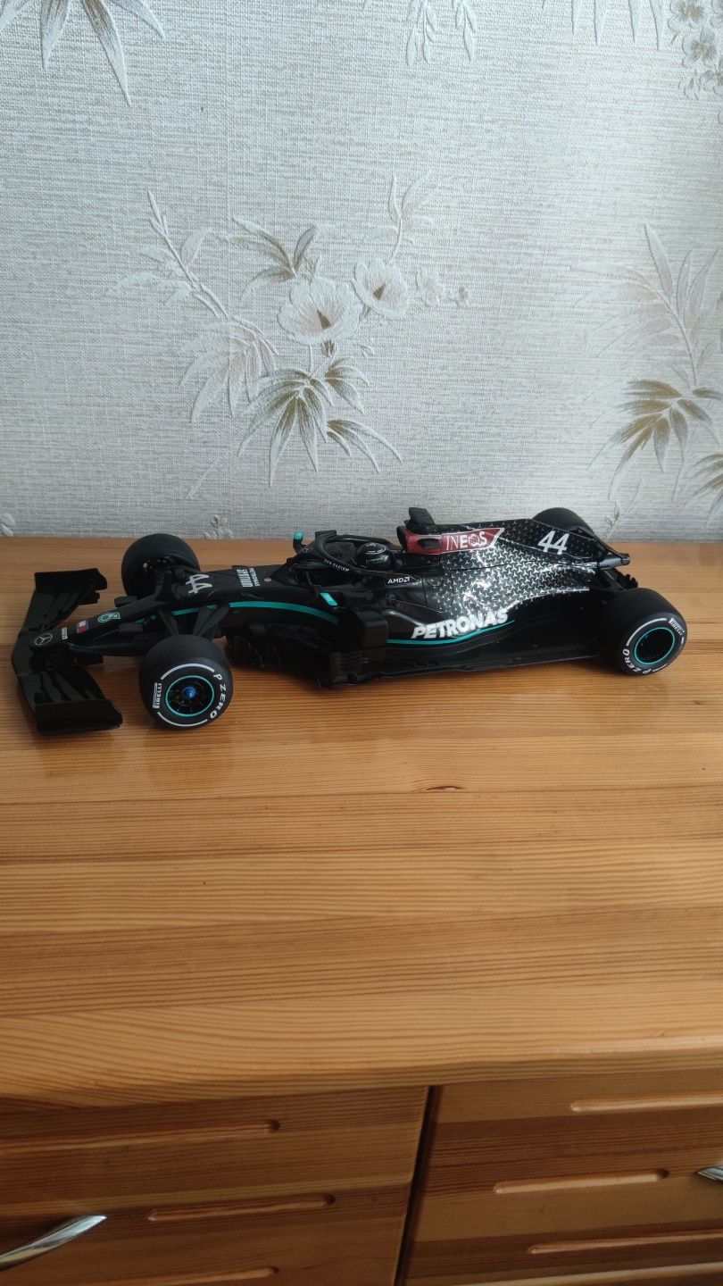 Машинка Rastar Mercedes-AMG F1 W11 EQ Performance 1:12