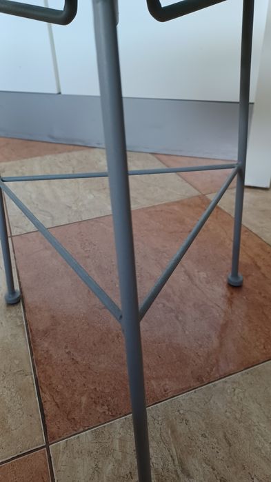 Mesa de apoio com tampo de vidro