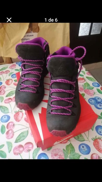 Botas da marca Nike