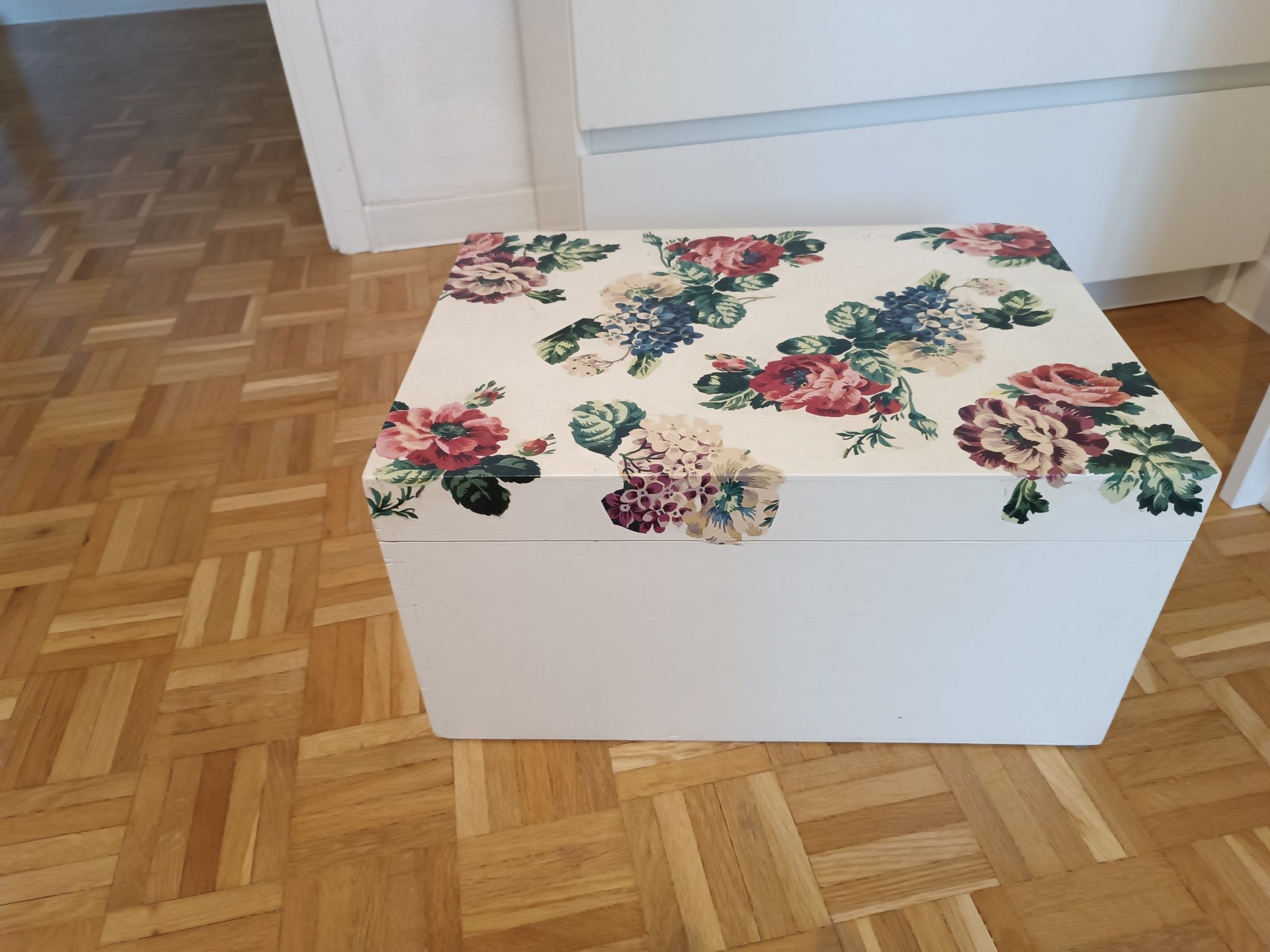 Skrzynia  kufer do przechowywania vintage decoupage