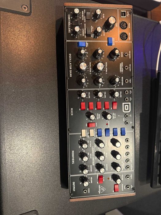 Behringer Model D