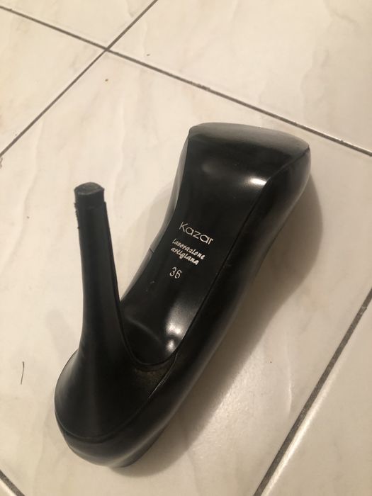 Eleganckie czółenka Kazar