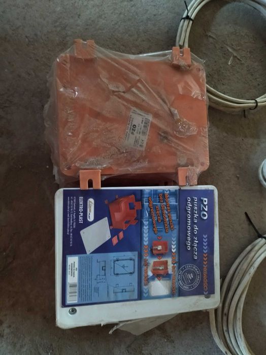 Pozostalosci po budowie Sprzedam kable, skrzynkę elektryczna na budowe